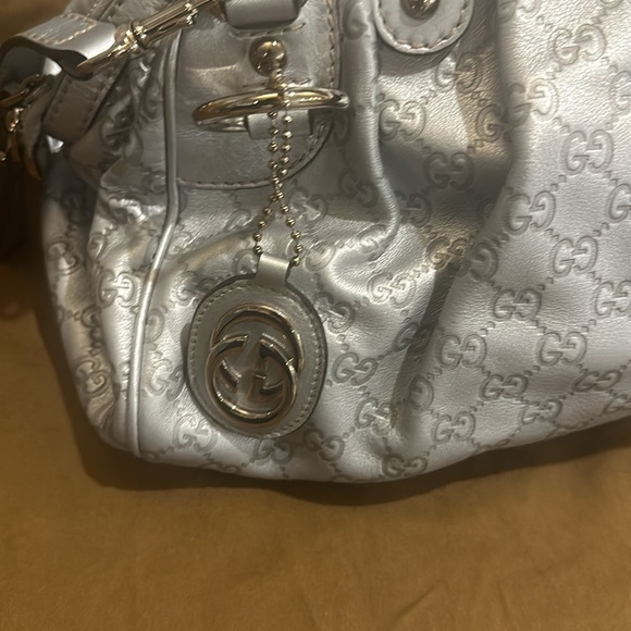 ￼ authentic leather Sukey medium silver Gucci bag great shape!!!! - Picture 4 of 10